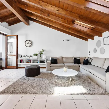 아파트 Casacamelia 35, 3 Bdrm With View Acquaseria