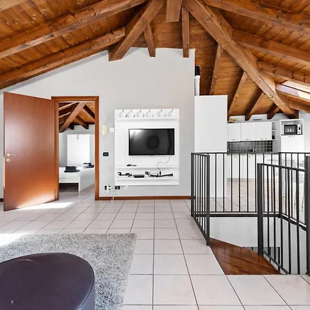Casacamelia 35, 3 Bdrm With View 아파트 *