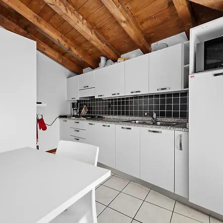 Casacamelia 35, 3 Bdrm With View 아파트 Acquaseria