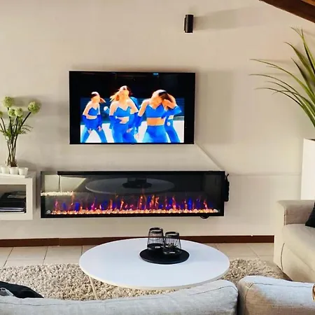 Casacamelia 35, 3 Bdrm With View Lägenhet